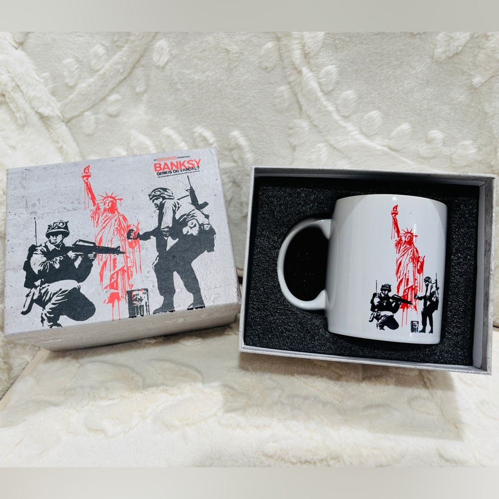 Banksy Fans! 'Unauthorized Exhibition: Genius or Vandal?' Mug - Picture 4 of 11